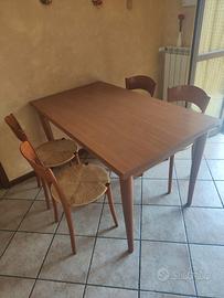 Tavolo da cucina allungabile + 4 sedie
