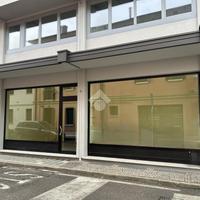 NEGOZIO A MONTEBELLUNA