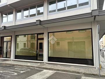 NEGOZIO A MONTEBELLUNA