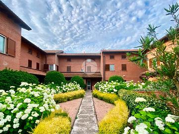 VILLA A SCHIERA A CARATE BRIANZA