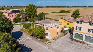 Casa indipendente libera su 4 lati con Giardino