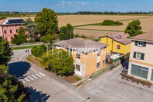 Casa indipendente libera su 4 lati con Giardino