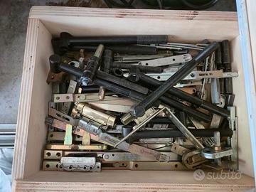 ACCESSORI PER PORTE E FINESTRE