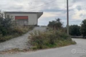 Terreno con prefabbricato