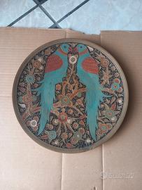 Piatto appendibile in ottone.