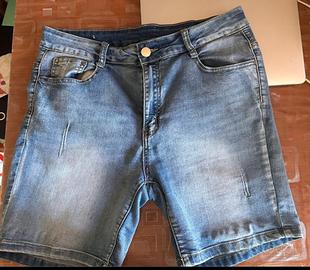 Pantaloni corti di jeans