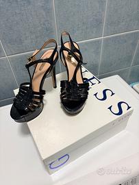 Sandali con tacco e plateau GUESS in vernice nera