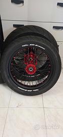 Cerchi e gomme motard