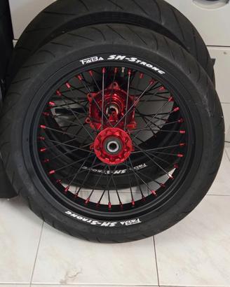 Cerchi e gomme motard