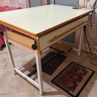 Tavolo da disegno regolabile