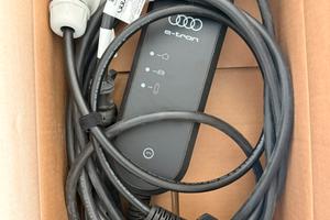 Carica batteria auto elettrica