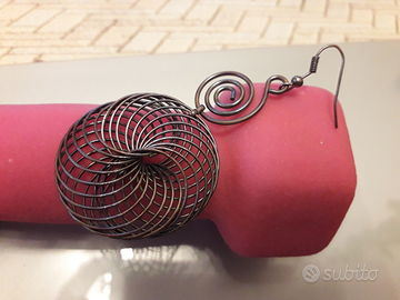 Mono orecchino geometrico tondo