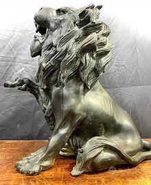Leone ruggente in bronzo