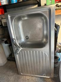 Lavello con miscelatore