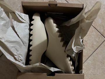 Adidas yeezy slide bone