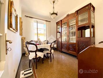 Elegante Vetrina Antica a 3 Ante - Stile Liberty