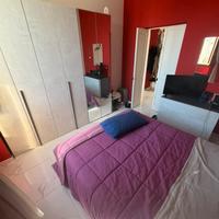 Divano letto piu camera da letto intera.