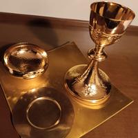 set accessori liturgia con calice in ottone dorato