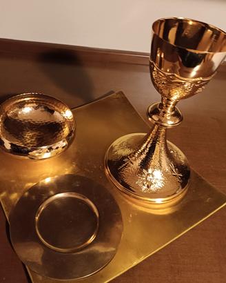 set accessori liturgia con calice in ottone dorato