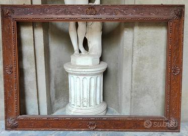 Cornice in legno di noce