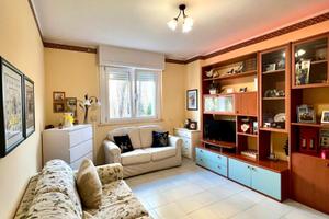 Luminoso bilocale a Luna e Sole