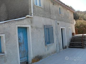 Casolare di campagna con terreno