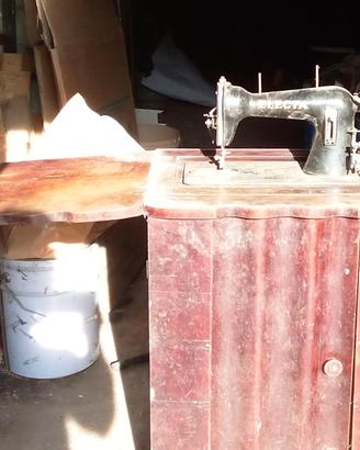 MACCHINA per CUCIRE di 70 anni fà