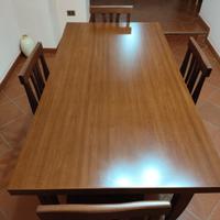 Tavolo da sala con 4 sedie