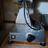 Affettatrice in acciaio per casa