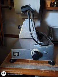 Affettatrice in acciaio per casa