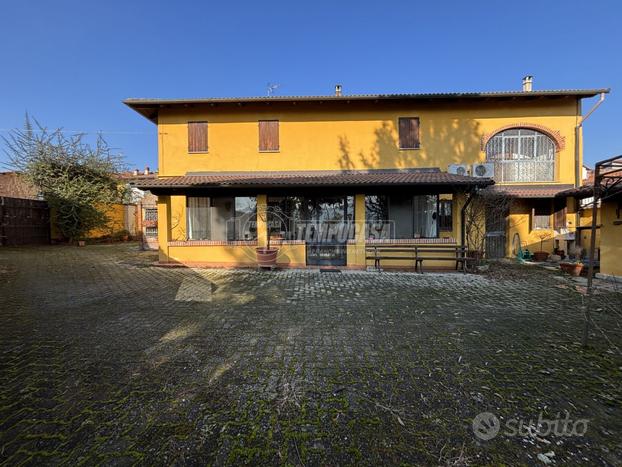 CASA INDIPENDENTE CON GIARDINO E BOX AUTO