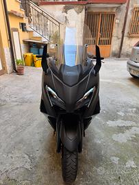 Yamaha t max 560