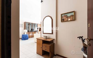 TRE LOCALI PIANO ALTO CON CANTINA