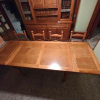 credenza, tavolo allungabile e sedie 