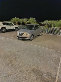 lancia y