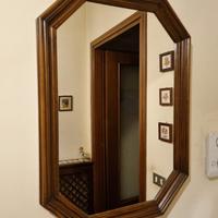 Specchiera con cornice in legno