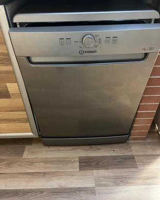 Lavastoviglie indesit