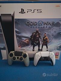 PS5 con due controller e codice GoW da riscattare 