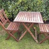 Tavolino in legno con 2 sedie