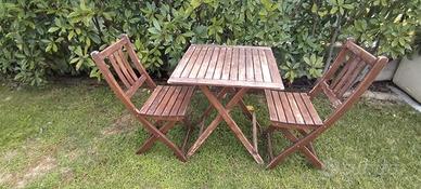 Tavolino in legno con 2 sedie