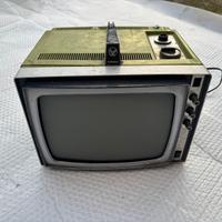 TV PORTATILE E MACCHINA DA SCRIVERE
