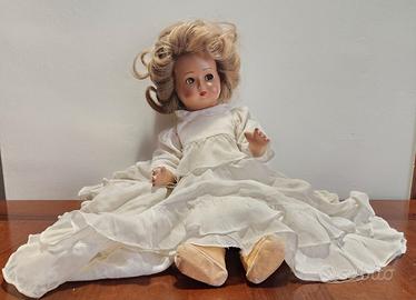 Bambola vintage con capelli veri