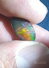 Opale nero australiano 