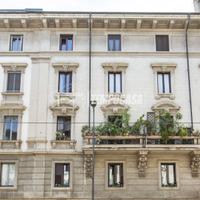 GRANDE BILOCALE IN PALAZZO D'EPOCA SIGNORILE