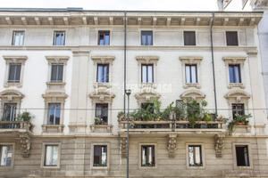 GRANDE BILOCALE IN PALAZZO D'EPOCA SIGNORILE