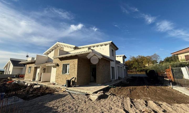 VILLA SINGOLA A GUIDONIA MONTECELIO