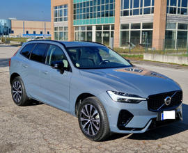 Volvo xc60 Plus Dark b4 awd