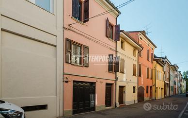 TERRATETTO IN CENTRO STORICO CON GIARDINO PRIVATO