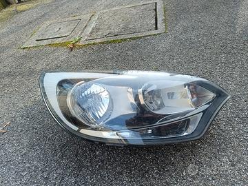 fanali anteriori Kia rio 2012