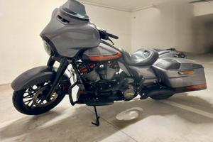 Harley Davidson   STREET   GLIDE CVO.  2020